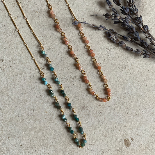 Gold Chain with Natural Stones, Apatite and Sun Stone, Shiny Dainty Necklace, Charming Gold Vintage Chain Necklace, Gift for Her