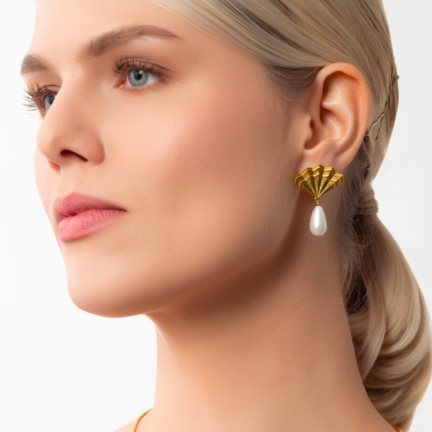 Gold Vintage Dangling Fan Earrings with Mallorca Pearl